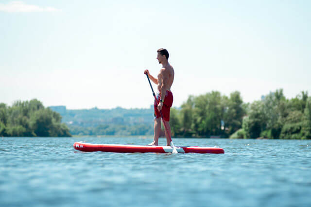 SPP Man using paddle board